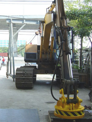 EM Lifter fitted on a Mobile Crane.