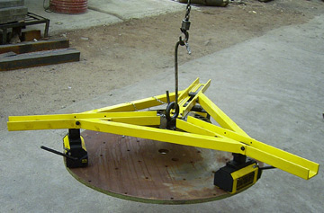 <u><i>Special Application</i></u>:<br>Three 500 Kg lifting magnet, fixed on a spreader beam, to handle Disc/ Rings